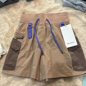 NWT Lululemon multi pocket HR hiking shorts 5”